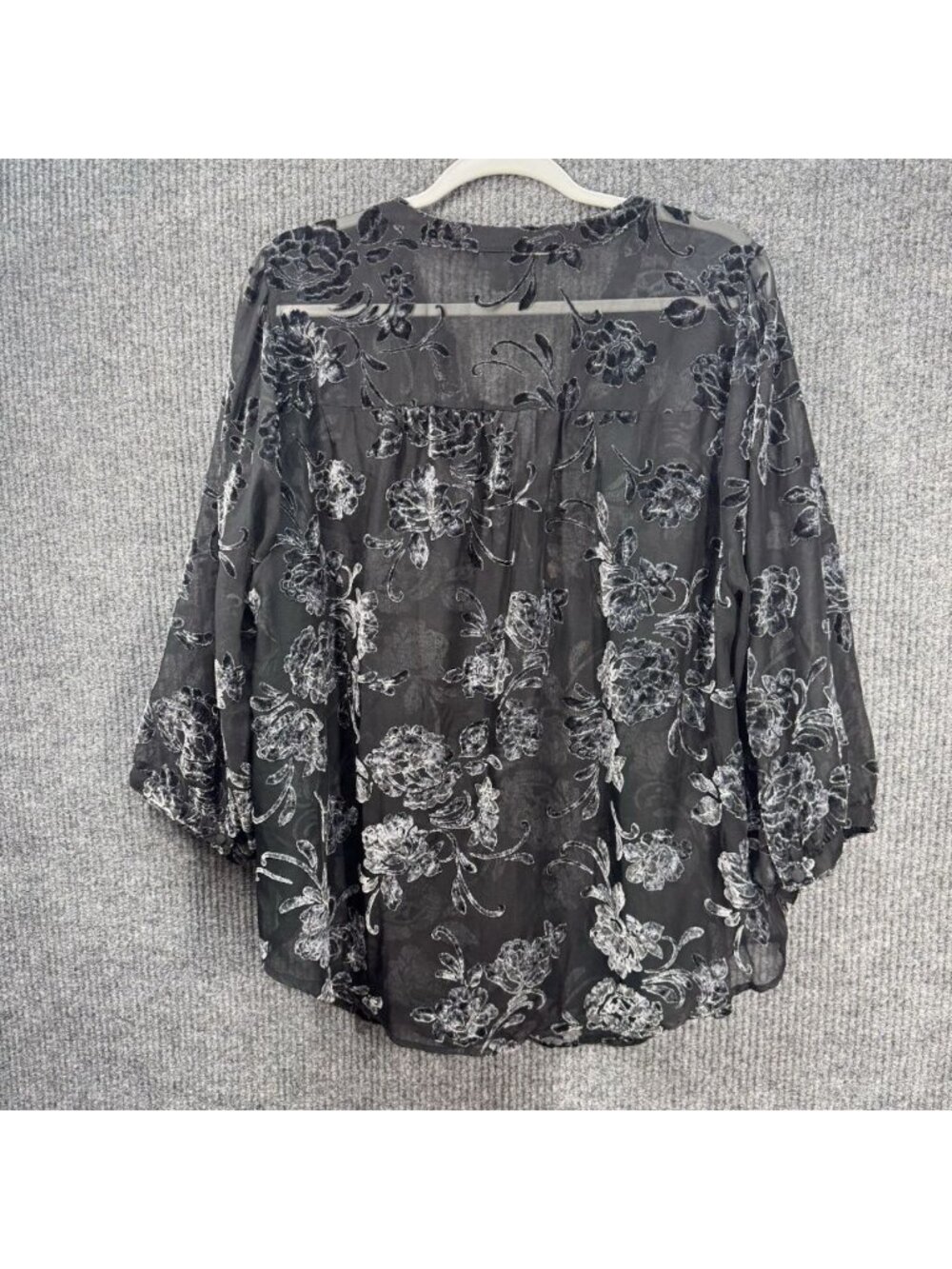 Torrid Burnout Velvet Sheer Top Womens 1 Black Floral Harper 3/4 Sleeve V-Neck - Picture 3 of 11